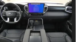 2024 Toyota Sequoia Platinum 4WD full